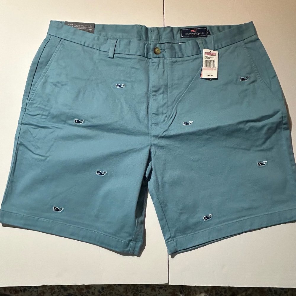 VINEYARD VINES: MEN'S CLASSIC FIT 9" SHORTS SIZE: 40 COLOR: TEAL OCEAN